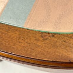 Riešutmedžio spintelės gobeleno ir stiklo stalviršiais 2 vnt. kompl. 40x53x59,5 cm