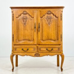 Ąžuolinė dviejų durų ir dviejų stalčių komoda 45x101x119 cm