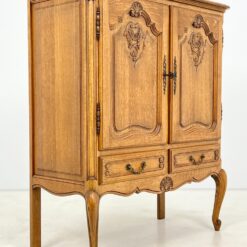 Ąžuolinė dviejų durų ir dviejų stalčių komoda 45x101x119 cm