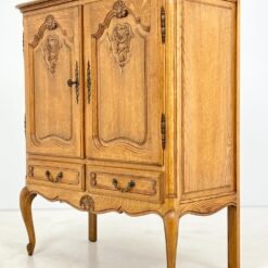 Ąžuolinė dviejų durų ir dviejų stalčių komoda 45x101x119 cm