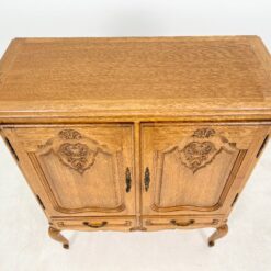 Ąžuolinė dviejų durų ir dviejų stalčių komoda 45x101x119 cm