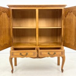 Ąžuolinė dviejų durų ir dviejų stalčių komoda 45x101x119 cm