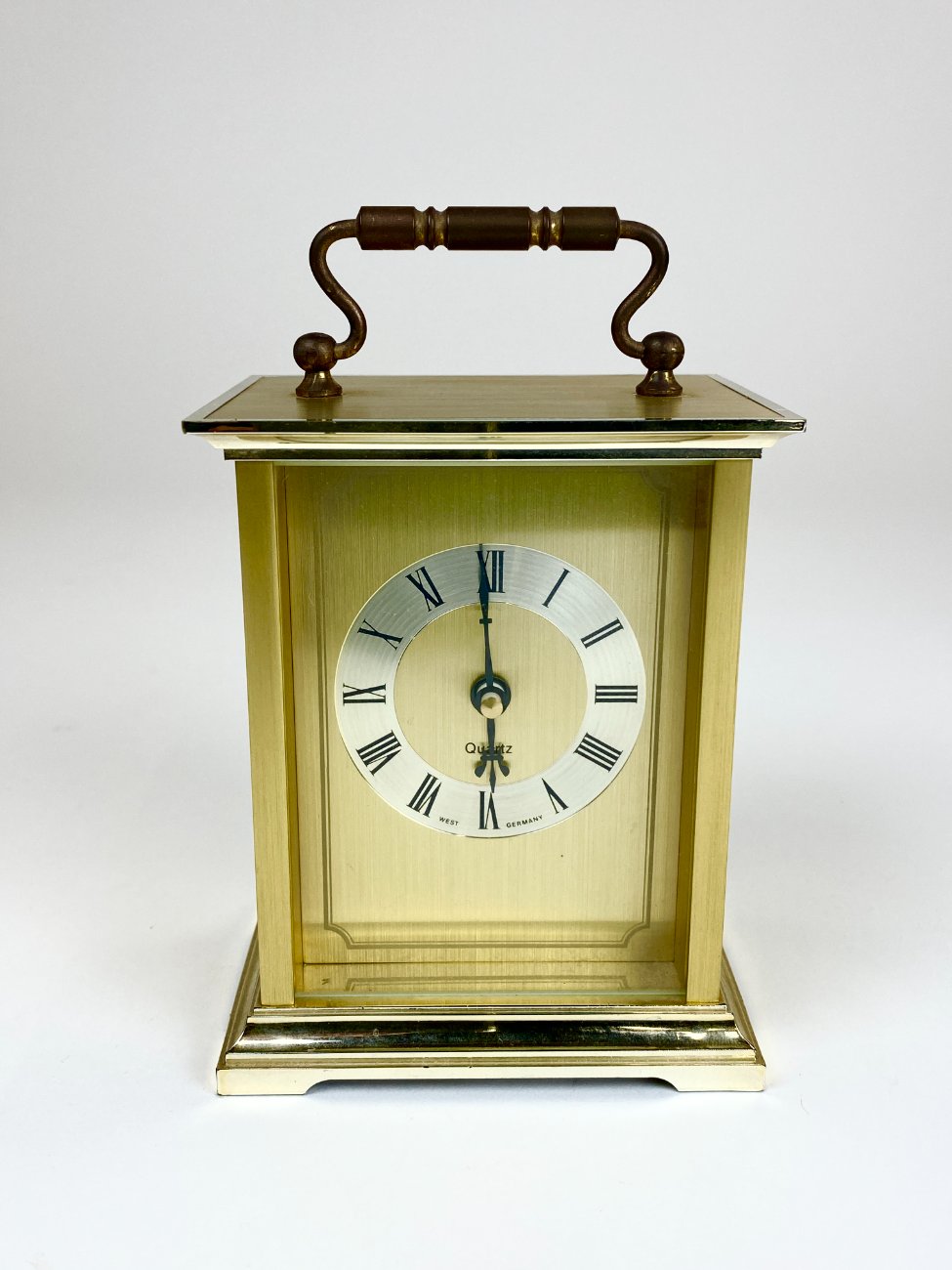 DR0097-pastatomi-laikrodziai-1 Kvarcinis “Emes” stalinis žalvarinis laikrodis (neveikiantis) 7×9,5×15 cm