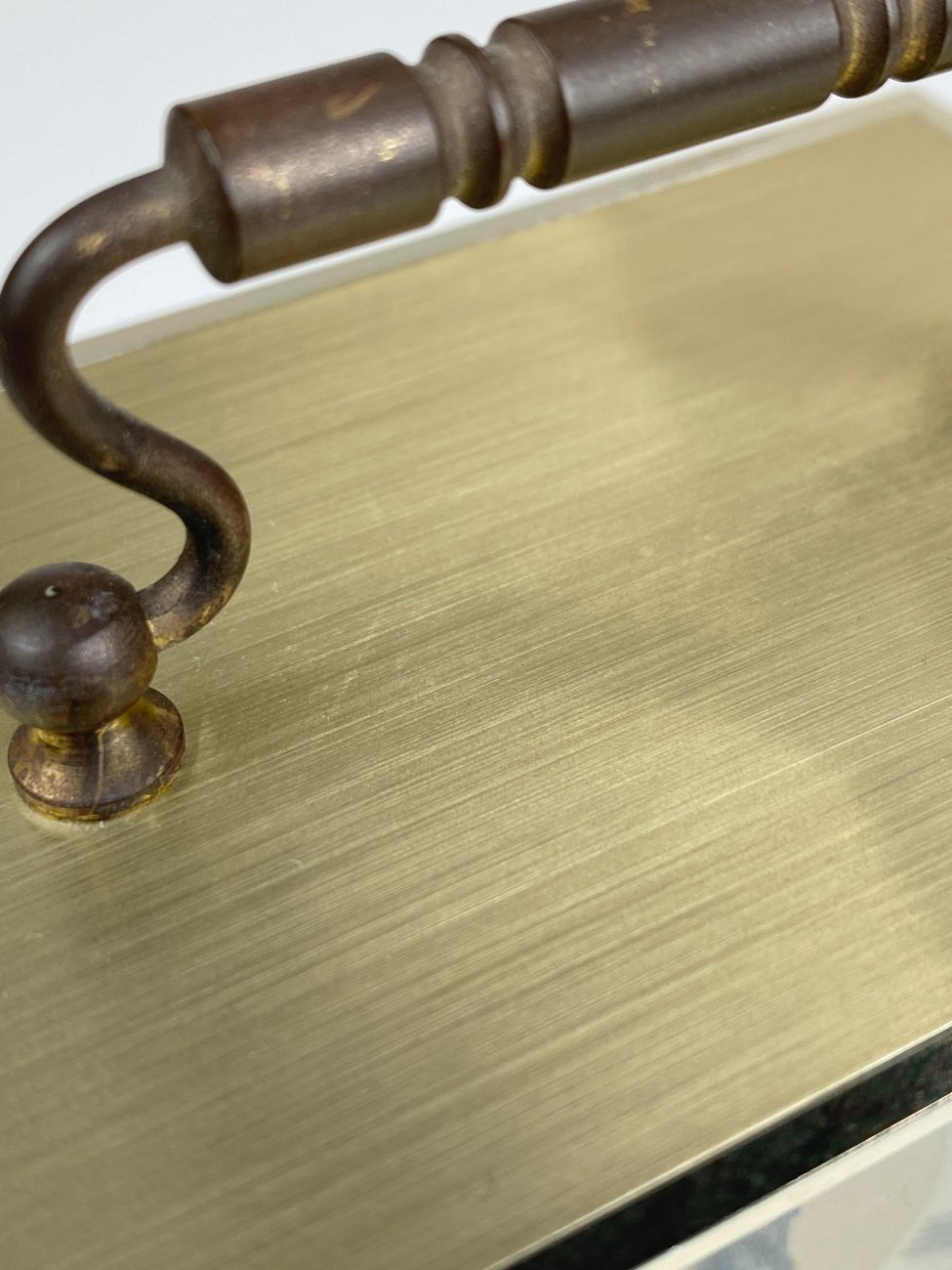 DR0097-pastatomi-laikrodziai-10 Kvarcinis “Emes” stalinis žalvarinis laikrodis (neveikiantis) 7×9,5×15 cm