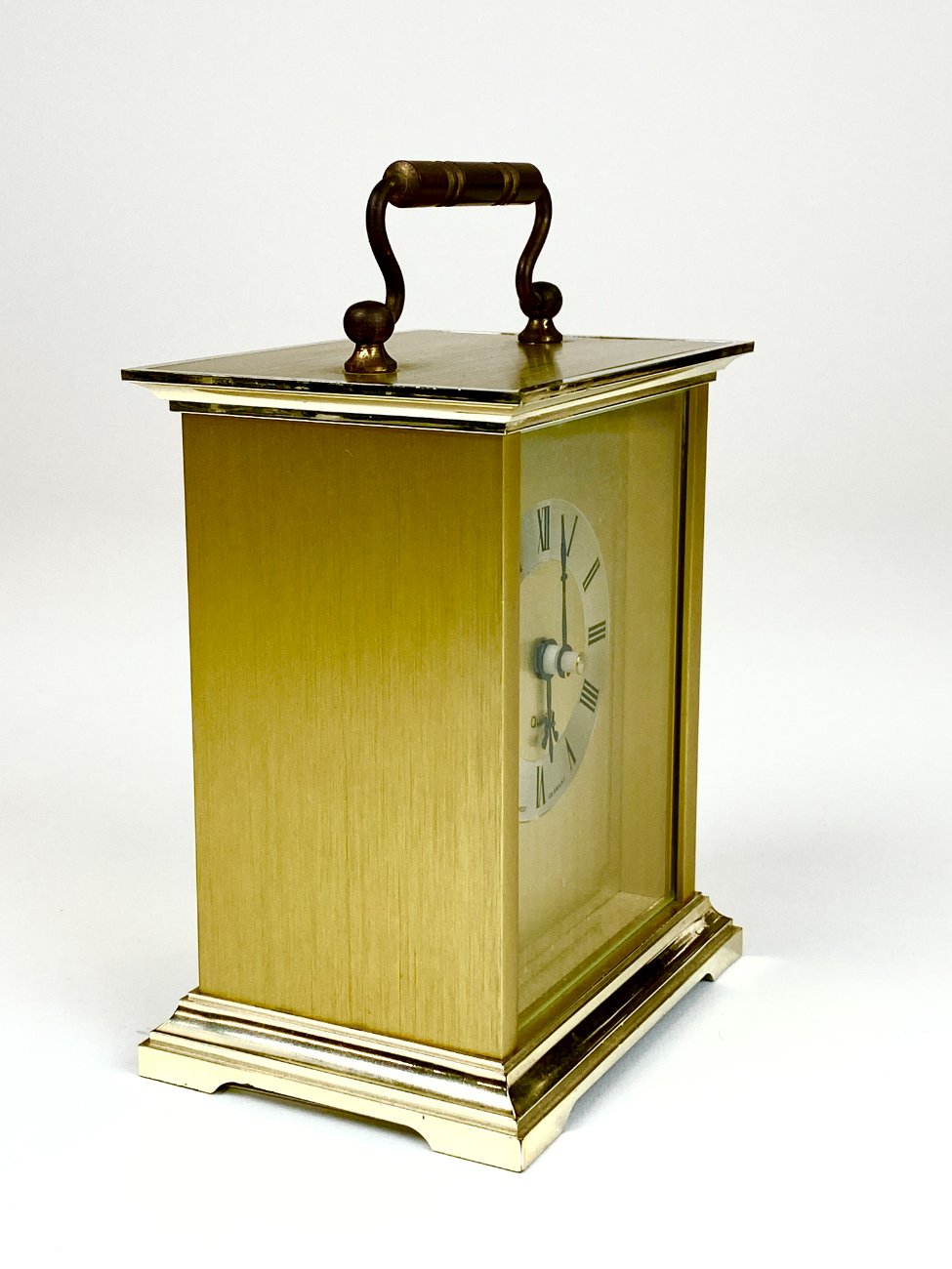 DR0097-pastatomi-laikrodziai-3 Kvarcinis “Emes” stalinis žalvarinis laikrodis (neveikiantis) 7×9,5×15 cm