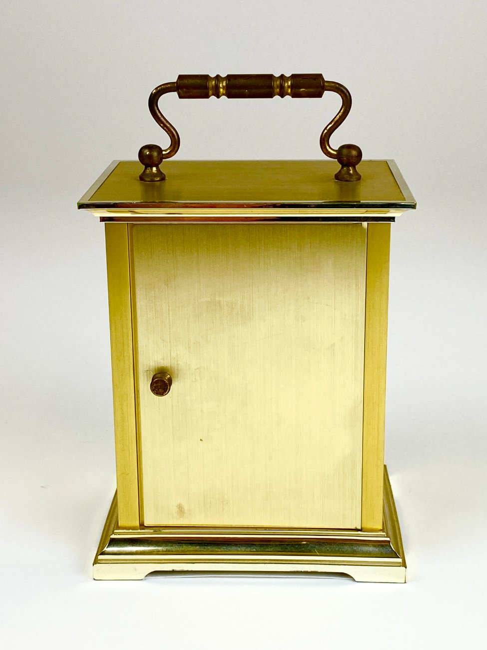 DR0097-pastatomi-laikrodziai-5 Kvarcinis “Emes” stalinis žalvarinis laikrodis (neveikiantis) 7×9,5×15 cm