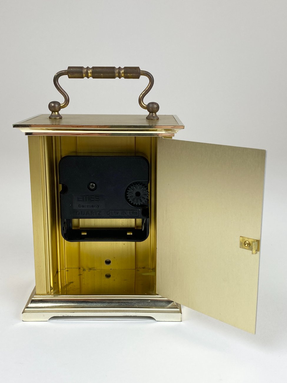 DR0097-pastatomi-laikrodziai-6 Kvarcinis “Emes” stalinis žalvarinis laikrodis (neveikiantis) 7×9,5×15 cm