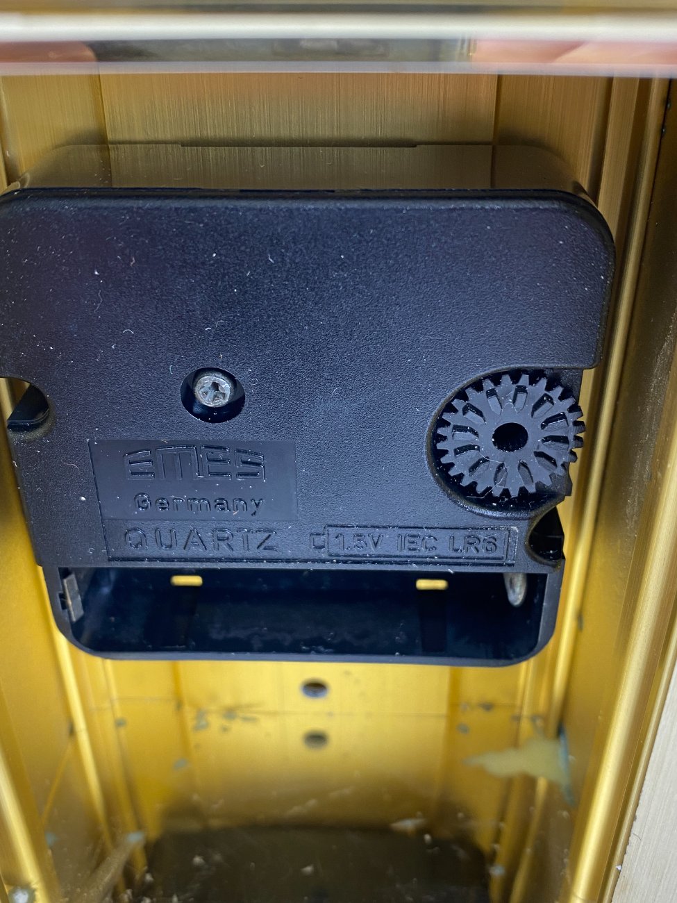 DR0097-pastatomi-laikrodziai-7 Kvarcinis “Emes” stalinis žalvarinis laikrodis (neveikiantis) 7×9,5×15 cm