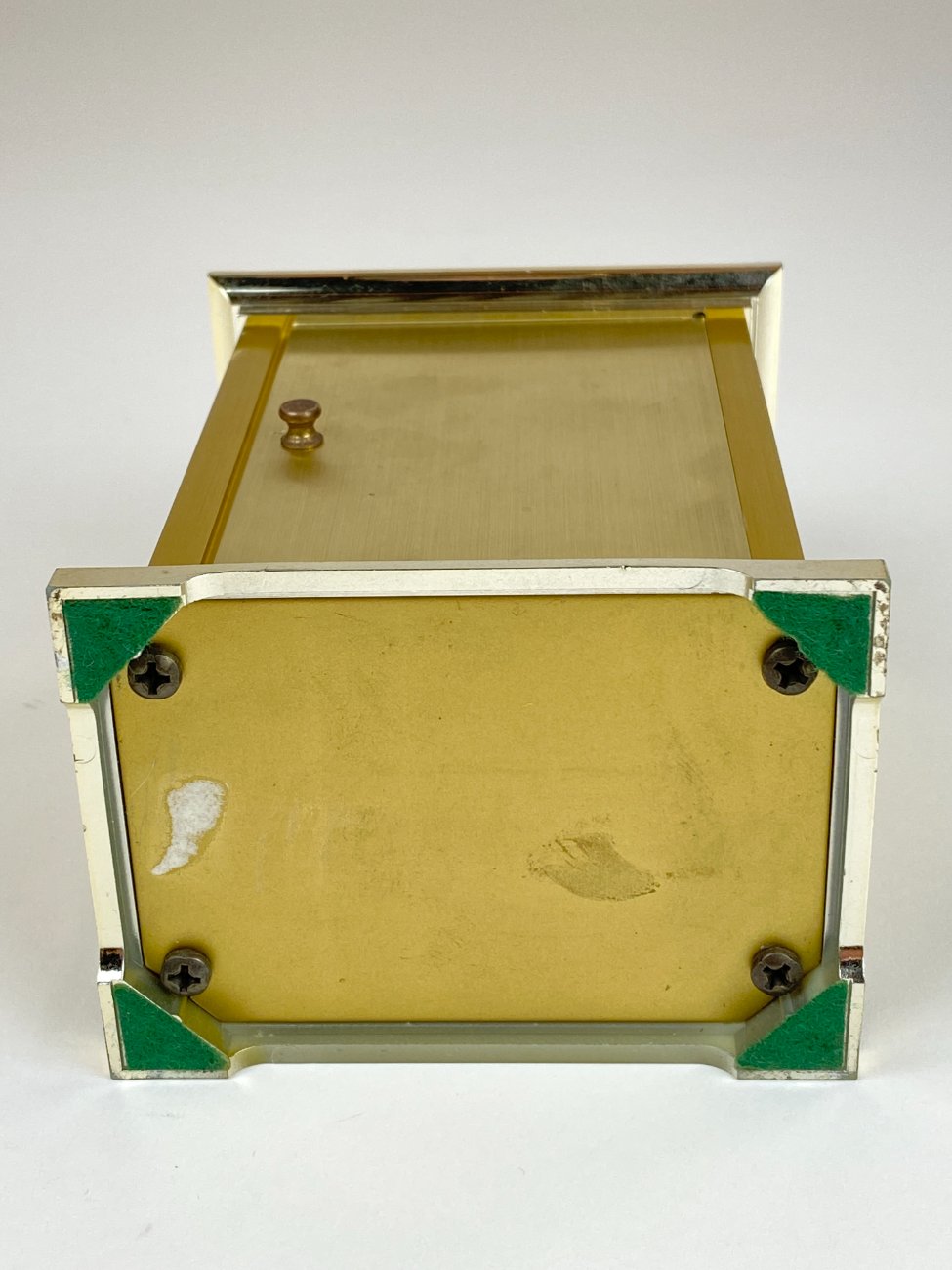 DR0097-pastatomi-laikrodziai-9 Kvarcinis “Emes” stalinis žalvarinis laikrodis (neveikiantis) 7×9,5×15 cm