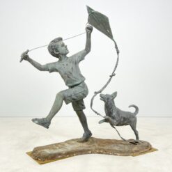 Bronzinė berniuko su aitvaru ir šuniu statula 75x125x142,5 cm