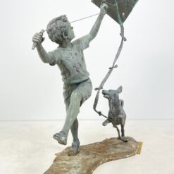 Bronzinė berniuko su aitvaru ir šuniu statula 75x125x142,5 cm