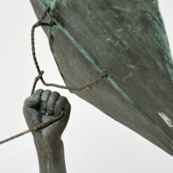 Bronzinė berniuko su aitvaru ir šuniu statula 75x125x142,5 cm