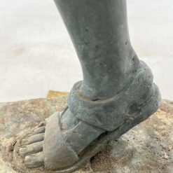 Bronzinė berniuko su aitvaru ir šuniu statula 75x125x142,5 cm