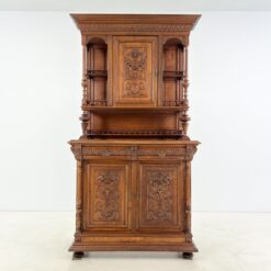 Ąžuolinis drožinėtas dviejų dalių bufetas 59,5x118,5x224,5 cm