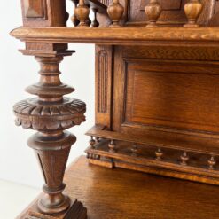 Ąžuolinis drožinėtas dviejų dalių bufetas 59,5×118,5×224,5 cm