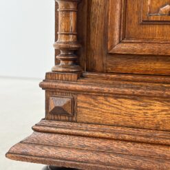 Ąžuolinis drožinėtas dviejų dalių bufetas 59,5×118,5×224,5 cm