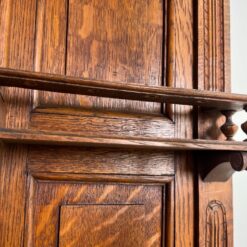 Ąžuolinis drožinėtas dviejų dalių bufetas 59,5×118,5×224,5 cm