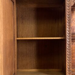 Ąžuolinis drožinėtas dviejų dalių bufetas 59,5×118,5×224,5 cm