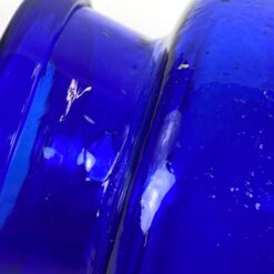 Mėlynos spalvos stiklo vaza 8,5×8,5×15,5 cm