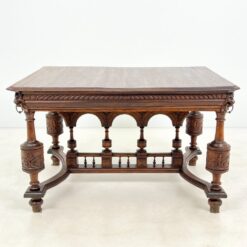 Ąžuolinis drožinėtas valgomojo stalas 99x127x77 cm