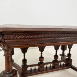 Ąžuolinis drožinėtas valgomojo stalas 99x127x77 cm