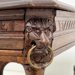 Ąžuolinis drožinėtas valgomojo stalas 99x127x77 cm