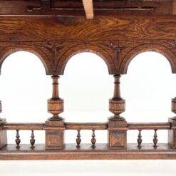 Ąžuolinis drožinėtas valgomojo stalas 99x127x77 cm