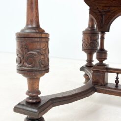 Ąžuolinis drožinėtas valgomojo stalas 99x127x77 cm