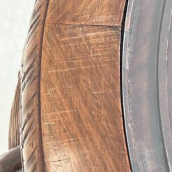 Rytietiškas medinis drožinėtas staliukas stikliniu stalviršiumi 77x77x52 cm