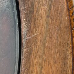 Rytietiškas medinis drožinėtas staliukas stikliniu stalviršiumi 77x77x52 cm