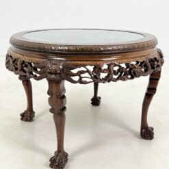 Rytietiškas medinis drožinėtas staliukas stikliniu stalviršiumi 77x77x52 cm