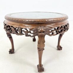 Rytietiškas medinis drožinėtas staliukas stikliniu stalviršiumi 77x77x52 cm