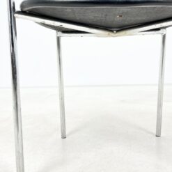 Mid Century stiliaus metalinio rėmo krėslas su eko oda 54x60x74 cm, 44 cm
