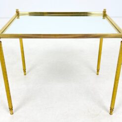 Žalvarinis staliukas veidrodiniu stalviršiumi 43x57x48,5 cm