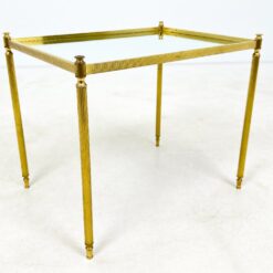 Žalvarinis staliukas veidrodiniu stalviršiumi 43x57x48,5 cm