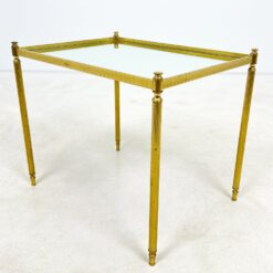 Žalvarinis staliukas veidrodiniu stalviršiumi 43x57x48,5 cm