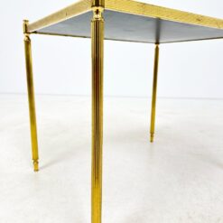 Žalvarinis staliukas veidrodiniu stalviršiumi 43x57x48,5 cm