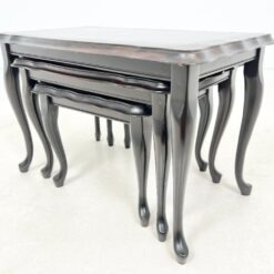 Raudonmedžio lizdiniai staliukai 3 vnt. komplektas 36x61x40 cm