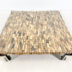 Bauhaus stiliaus staliukas medienos mozaikos ir stiklo stalviršiumi, chromuoto metalo kojomis 150x150x45 cm