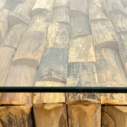 Bauhaus stiliaus staliukas medienos mozaikos ir stiklo stalviršiumi, chromuoto metalo kojomis 150x150x45 cm