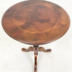 Apvalus riešutmedžio staliukas 49x49x57 cm