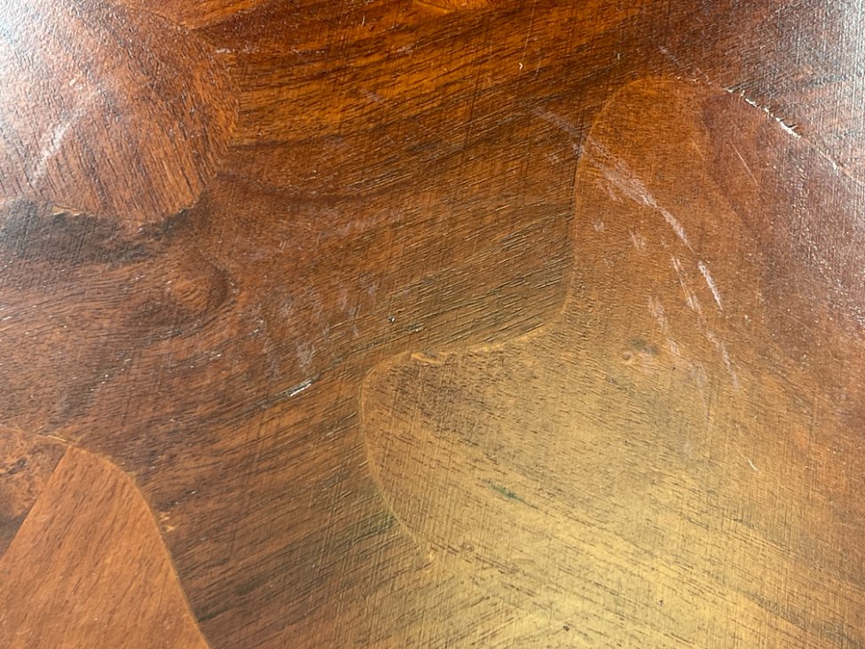 DR0136-stalai-5 Apvalus riešutmedžio staliukas 49x49x57 cm