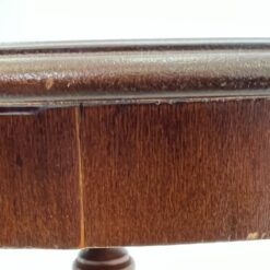 Apvalus riešutmedžio staliukas 49x49x57 cm