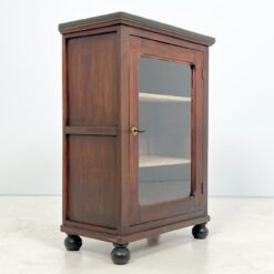 Medinė vitrinėlė 38x68x98,5 cm