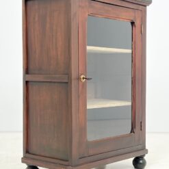 Medinė vitrinėlė 38x68x98,5 cm