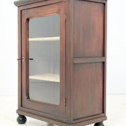 Medinė vitrinėlė 38x68x98,5 cm