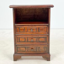 Raudonmedžio spintelė 30x52,5x70,5 cm