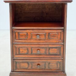 Raudonmedžio spintelė 30×52,5×70,5 cm