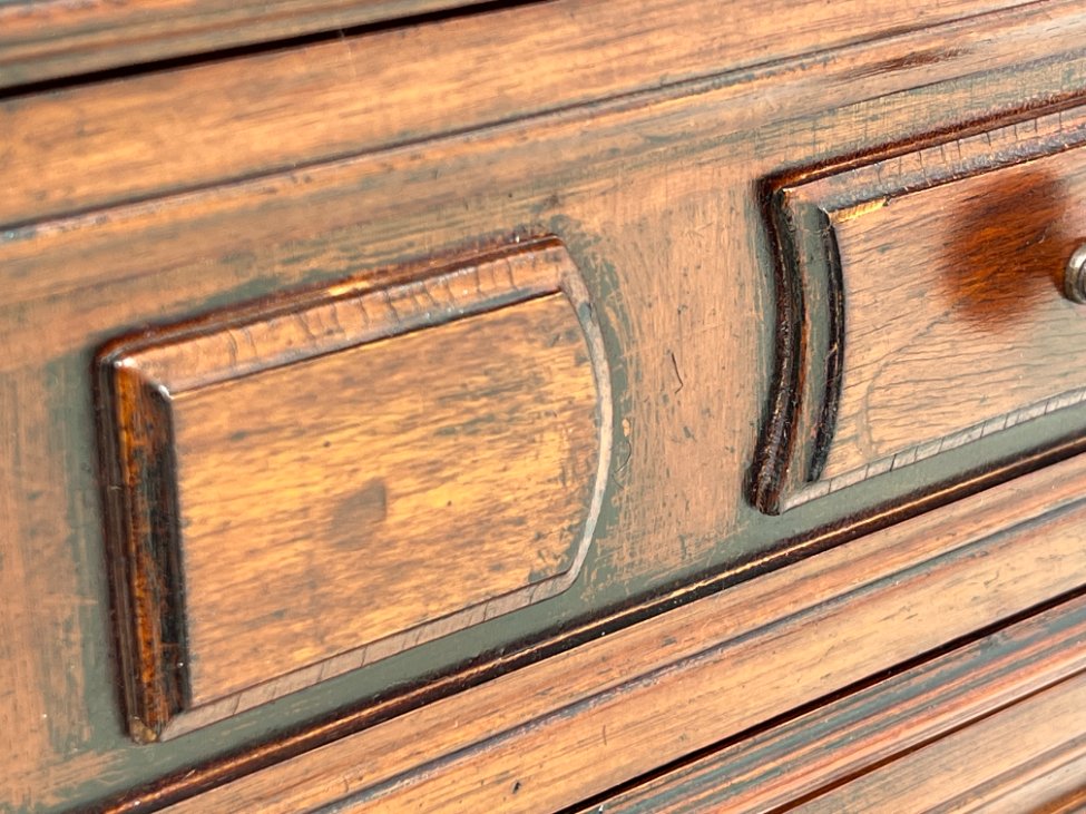 DR0139-spinteles-12 Raudonmedžio spintelė 30×52,5×70,5 cm