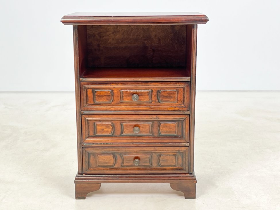 DR0139-spinteles-2 Raudonmedžio spintelė 30×52,5×70,5 cm